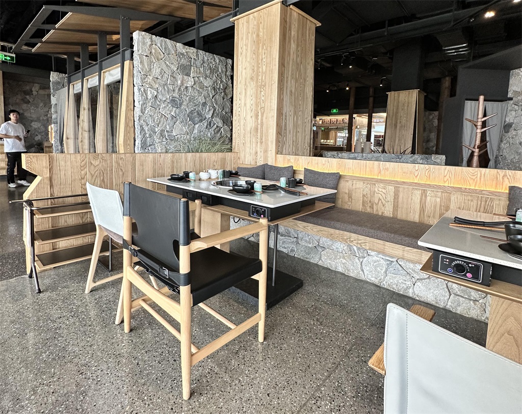 山园里火锅店桌椅