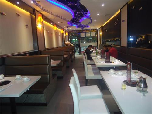 干锅晏鱼餐桌椅