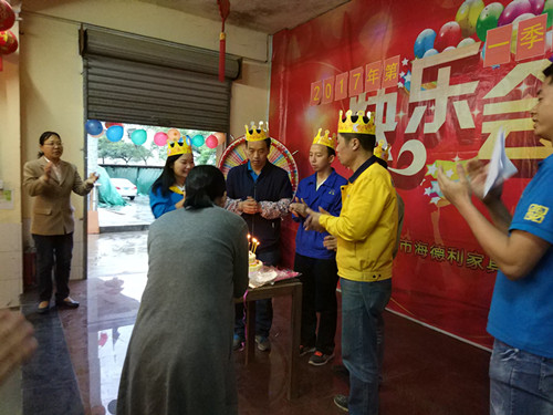 餐饮家具厂家海德利为员工庆祝生日