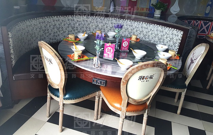 主题餐厅餐桌椅