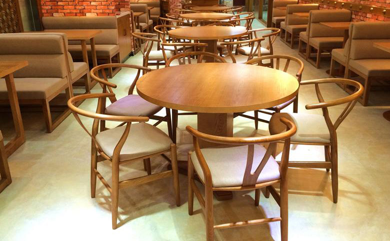 西餐厅桌椅摆放图