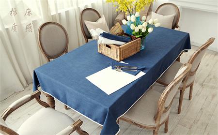 西餐厅餐桌蓝色餐巾