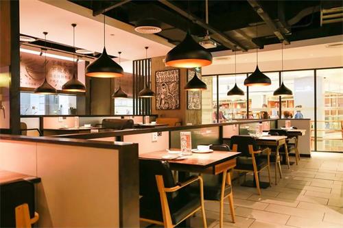 太二酸菜鱼餐厅桌椅