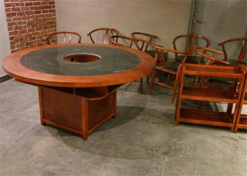 麻辣英雄重庆老火锅揭阳店圆桌