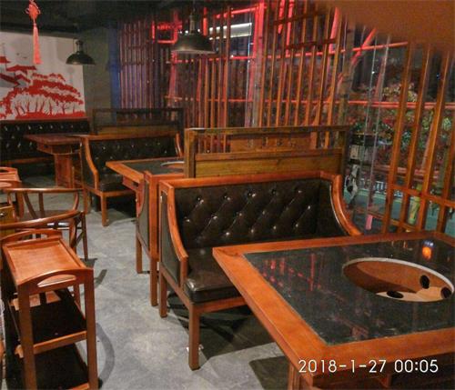 麻辣英雄重庆老火锅揭阳店方桌