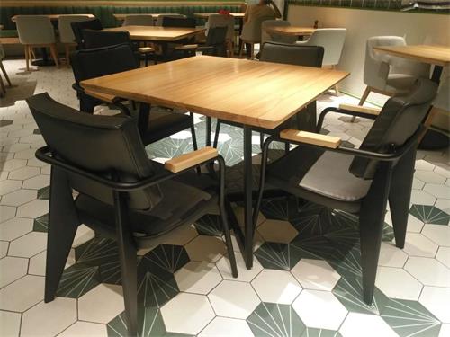 深圳意格西餐厅桌椅案例图片