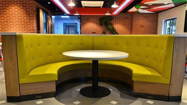 弧形卡座沙发餐桌搭配效果图