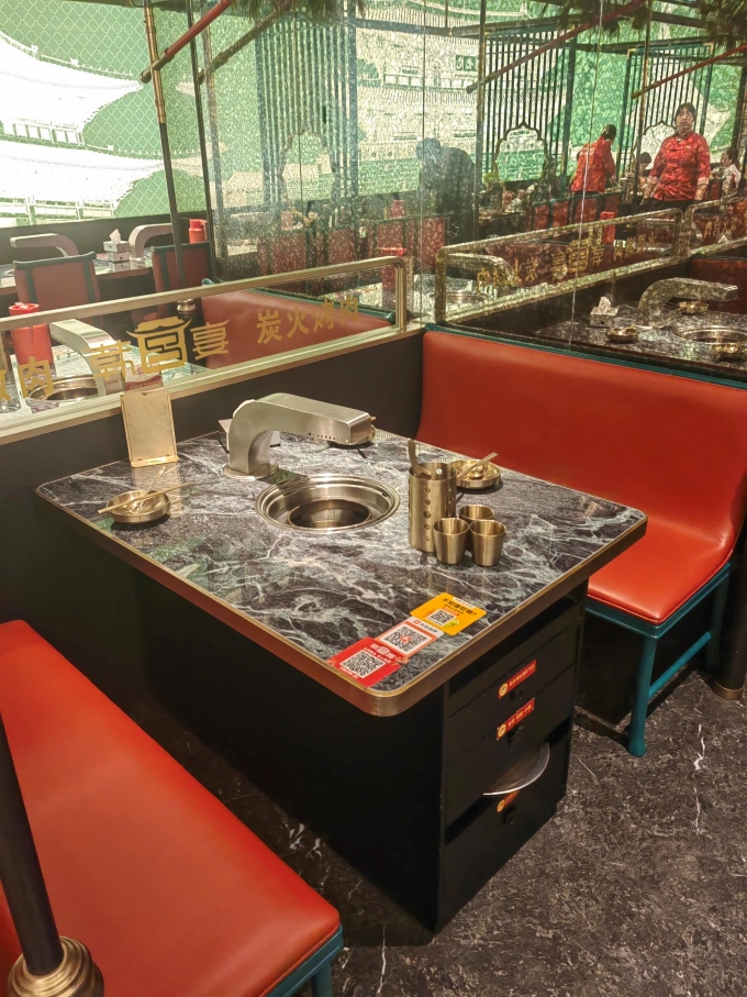 韩式烤肉店炭火烤肉下排烟烤肉桌